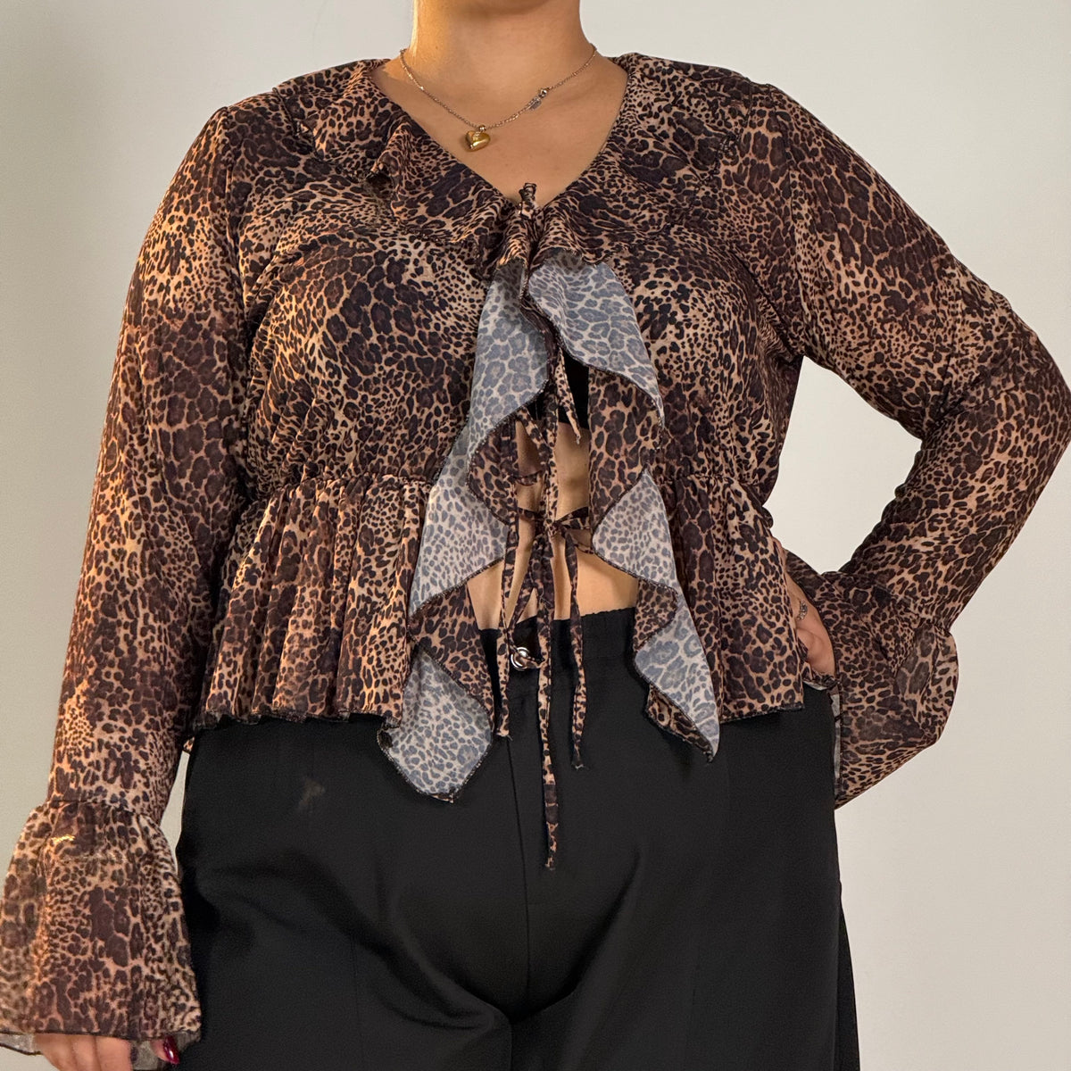Blusa Animalier con Volant