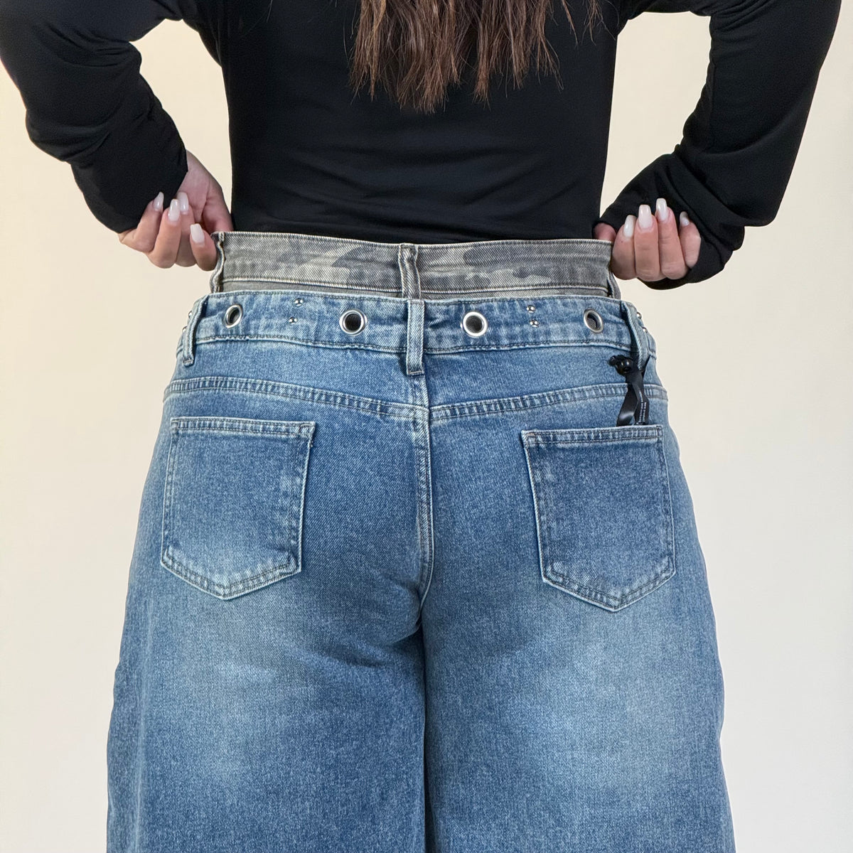 Jeans con inserto mimetico