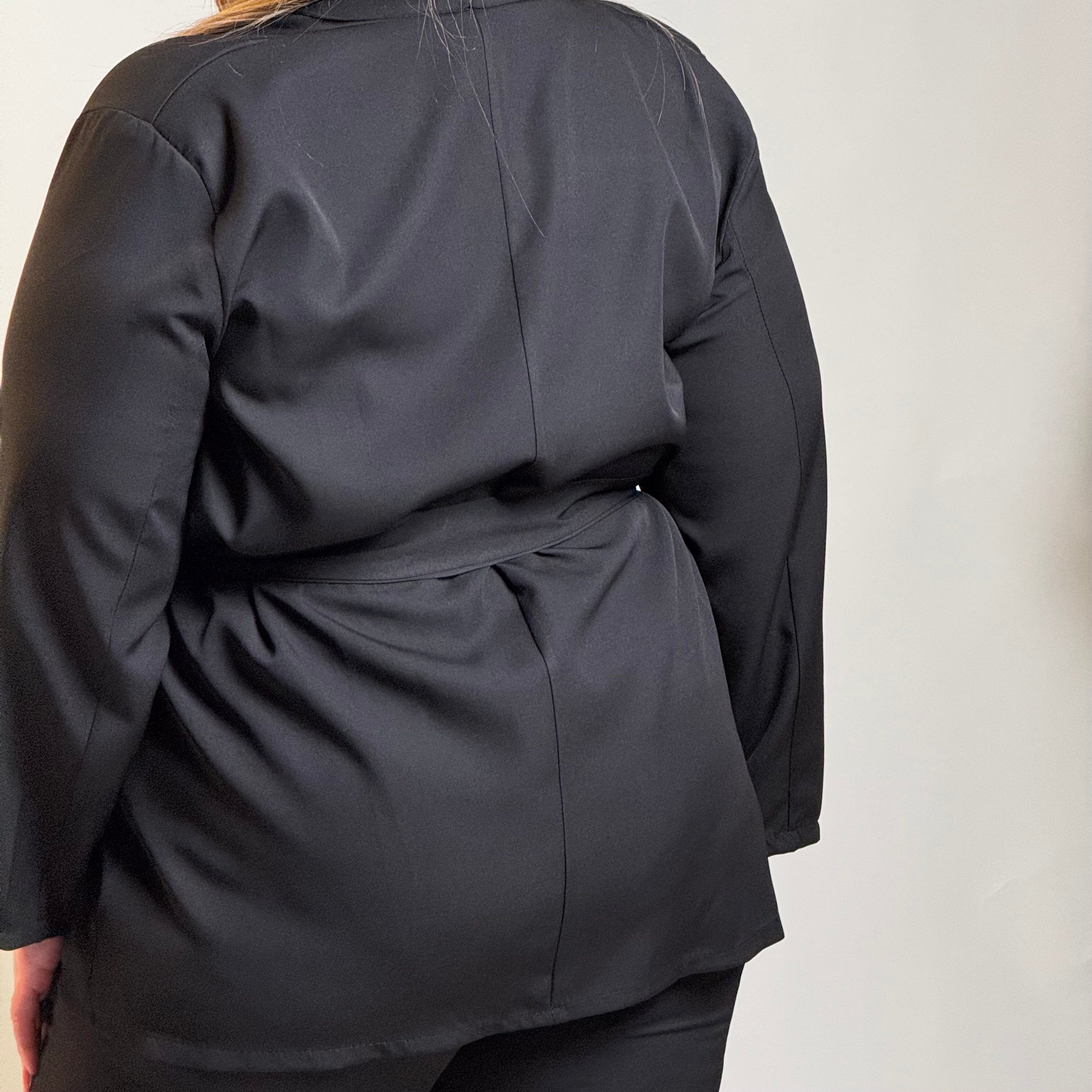 Tailleur comodo con cintura in vita
