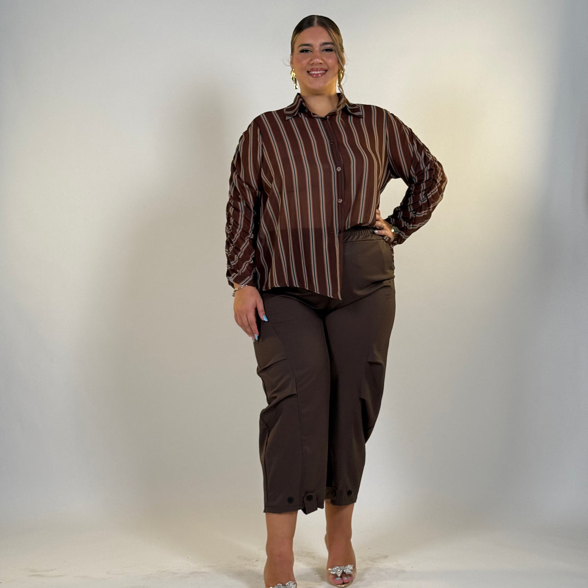 Pantaloni con Elastico Posteriore e Dettaglio Bottoni