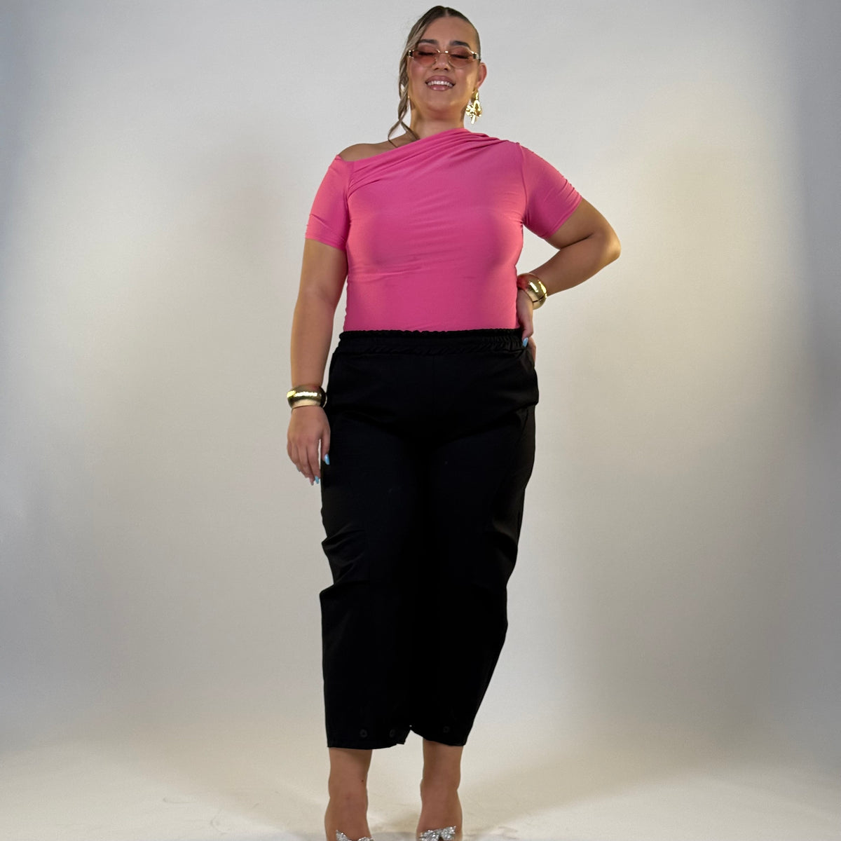 Pantaloni con Elastico Posteriore e Dettaglio Bottoni