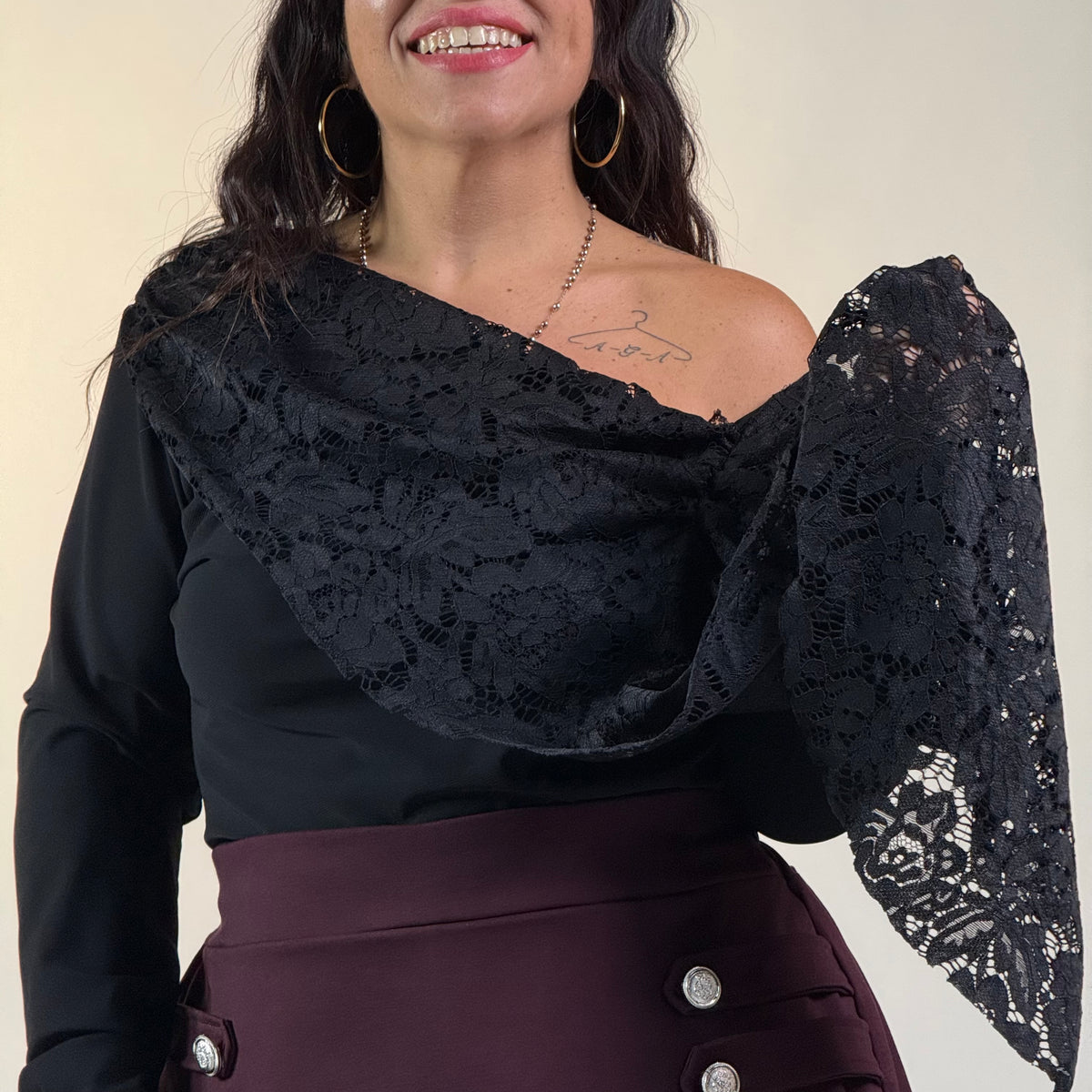 Maglia con Stola Laterale in Pizzo