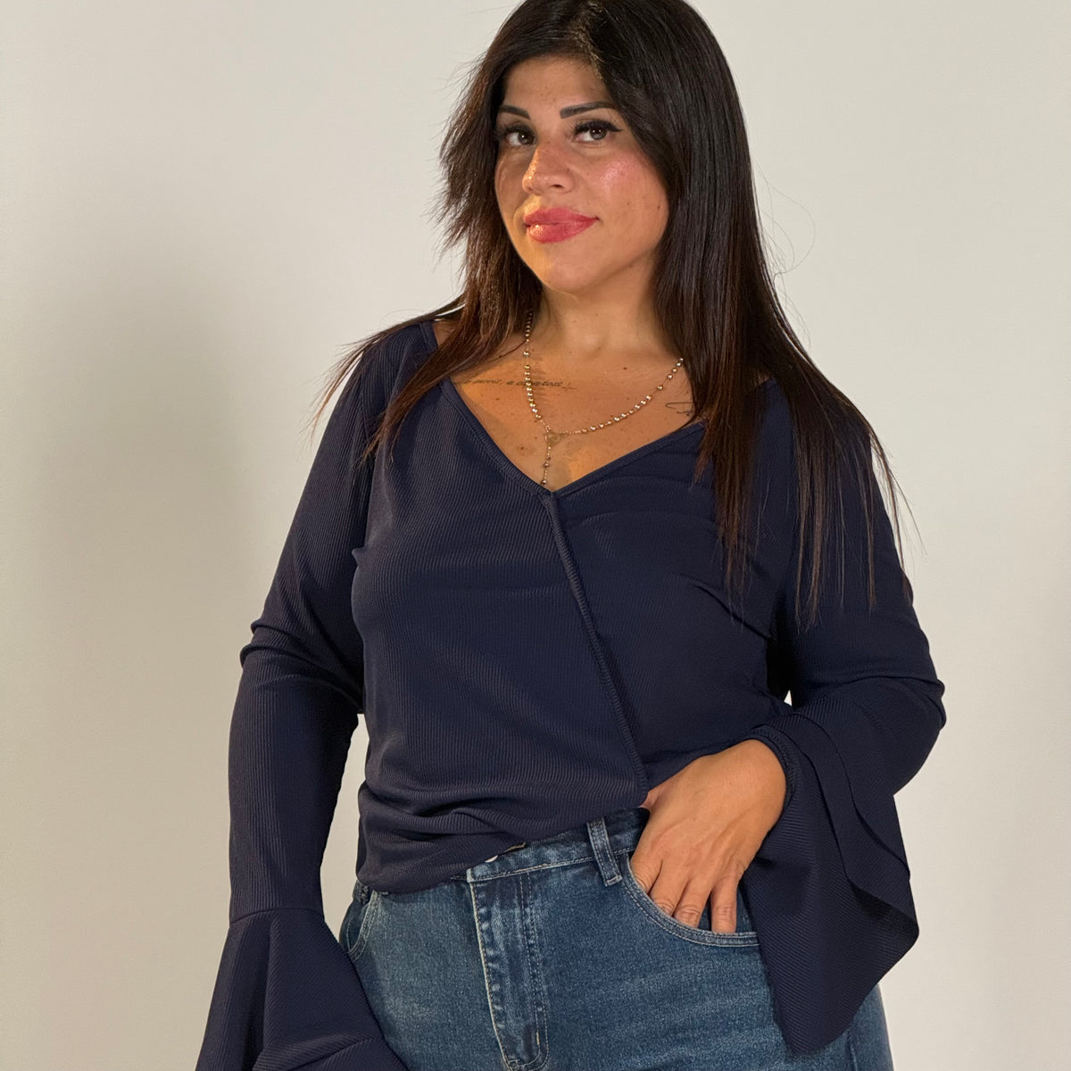 🖤 Maglia con Taglio Obliquo e Maniche a Sbuffo