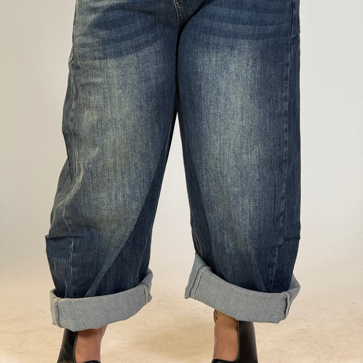 Jeans doppia chiusura e dettaglio in vita ✨