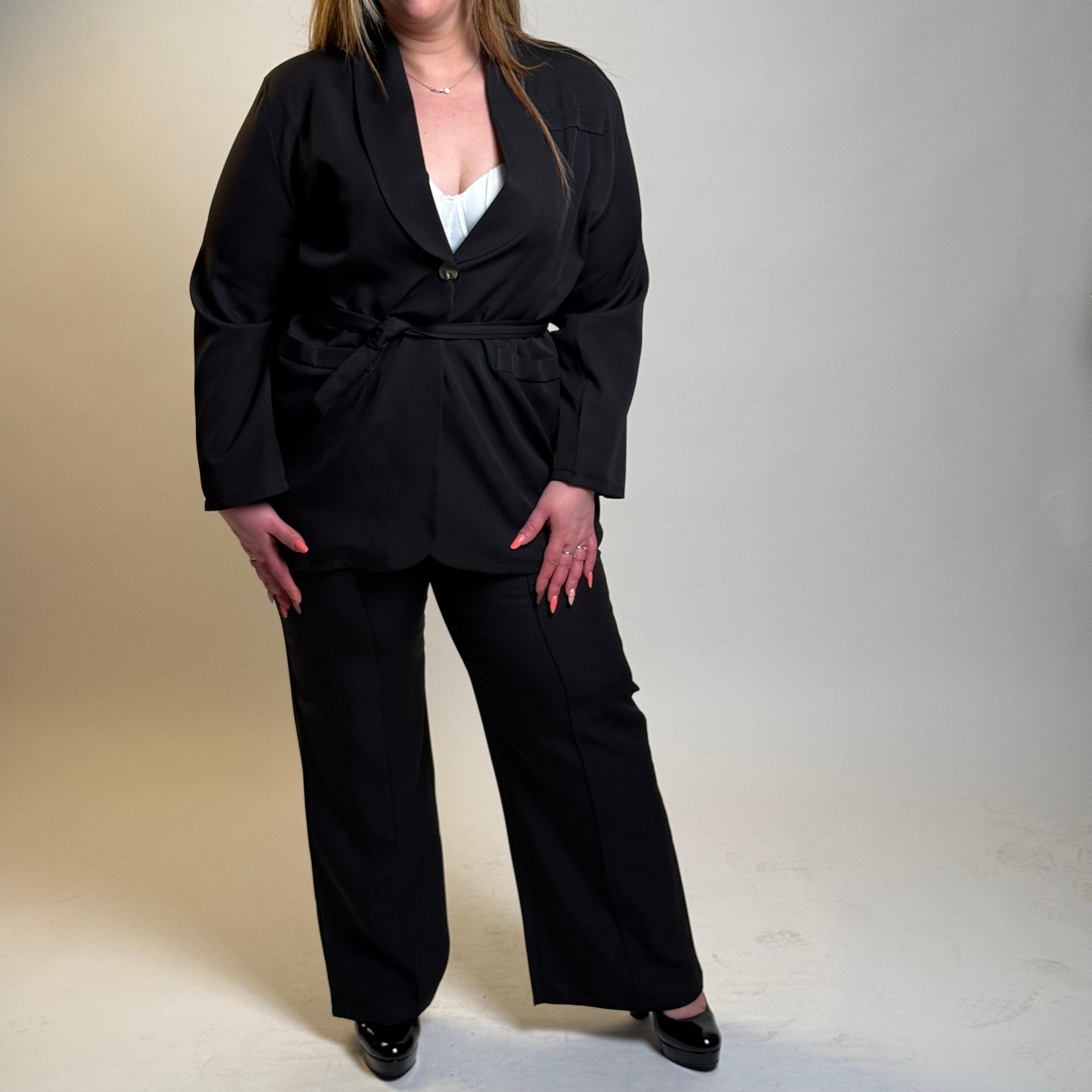 Tailleur comodo con cintura in vita
