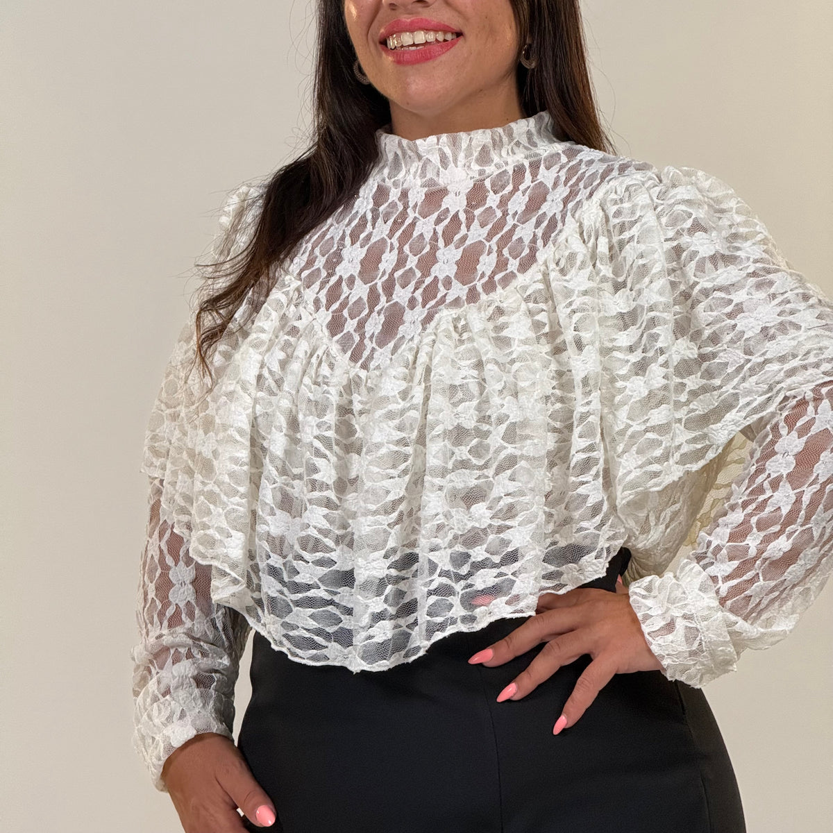 Maglia in pizzo con volant