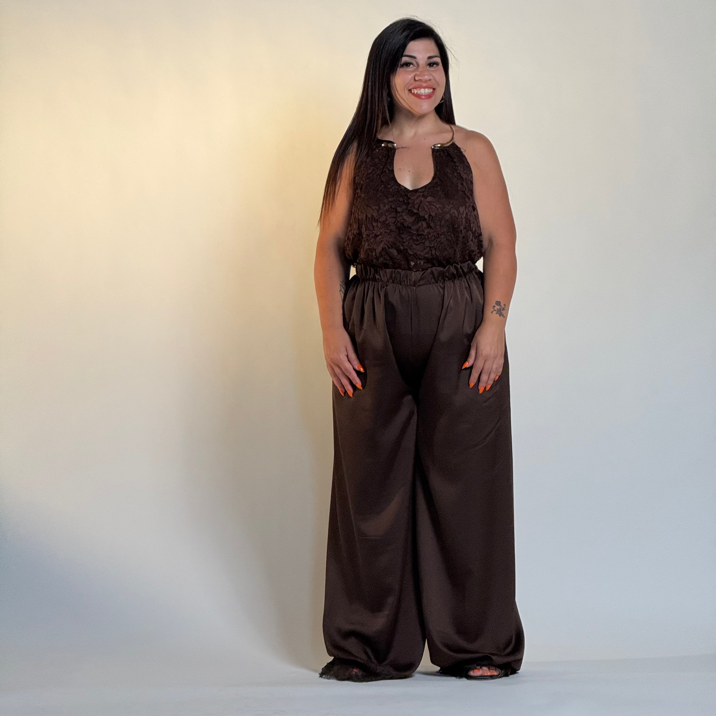 Maglia in pizzo con collo dettaglio