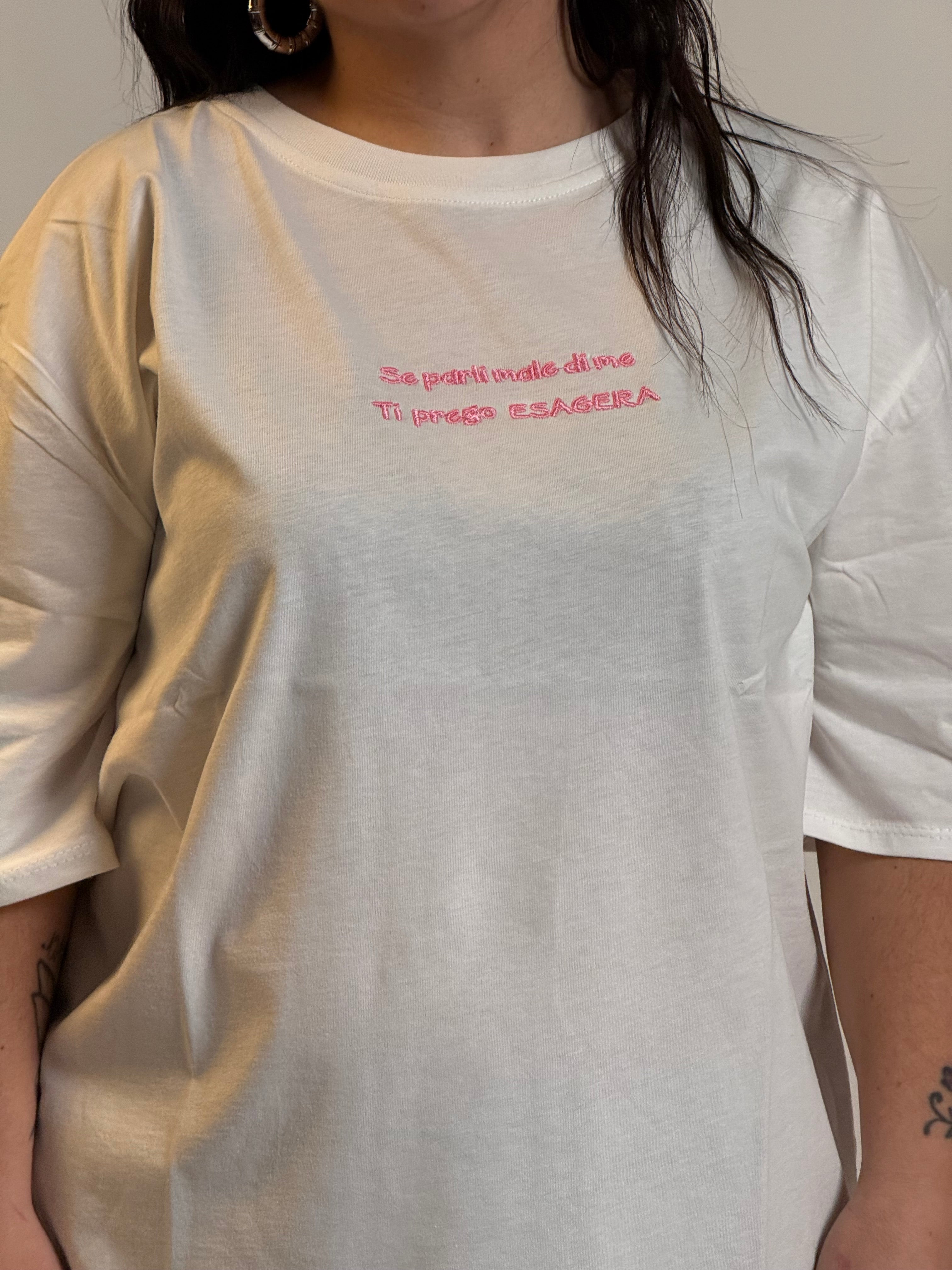 T-shirt “se parli male di me, ti prego esagera “