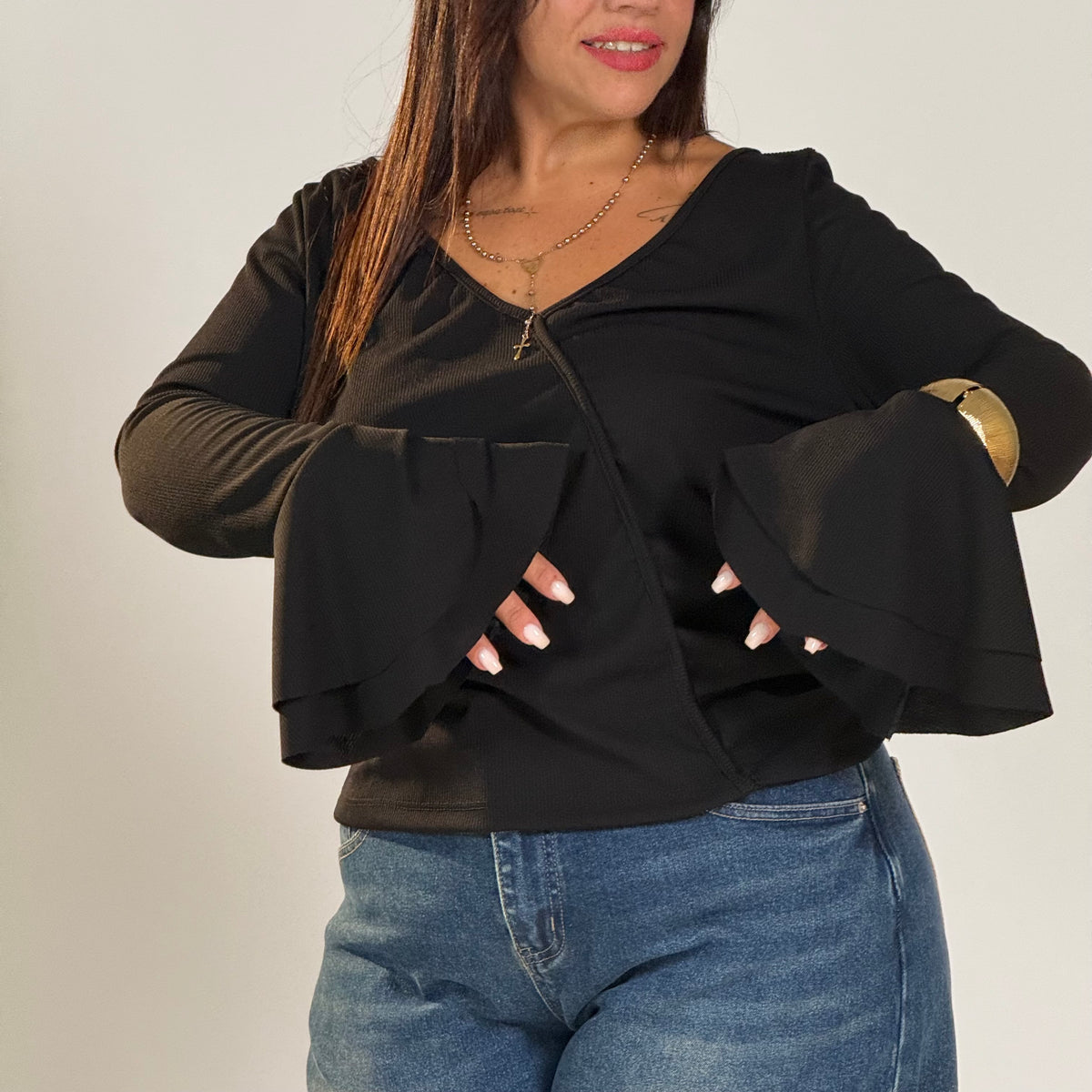 🖤 Maglia con Taglio Obliquo e Maniche a Sbuffo