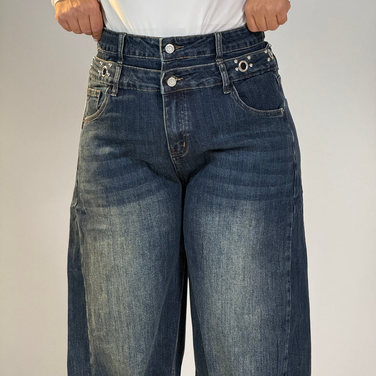 Jeans doppia chiusura e dettaglio in vita ✨