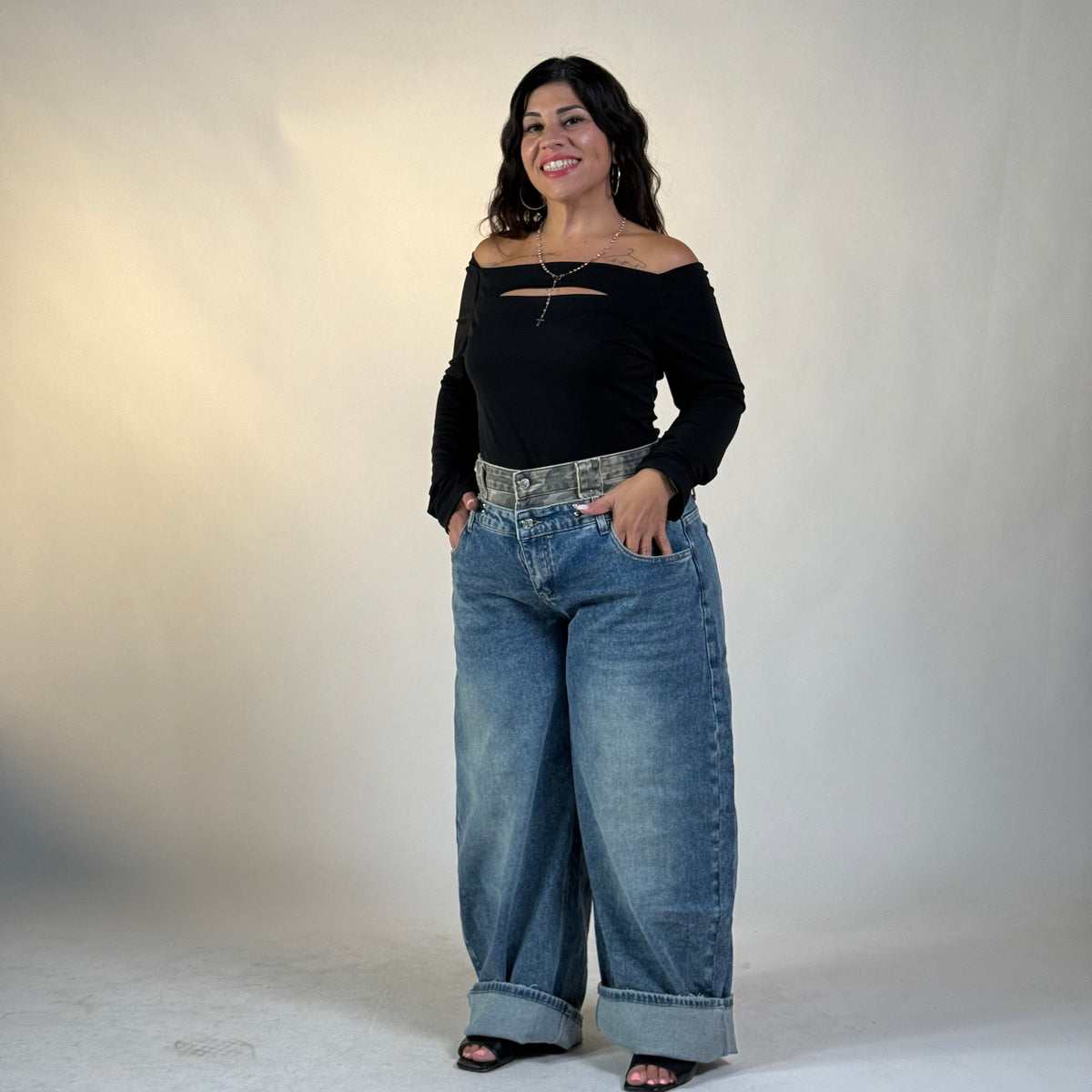 Jeans con inserto mimetico