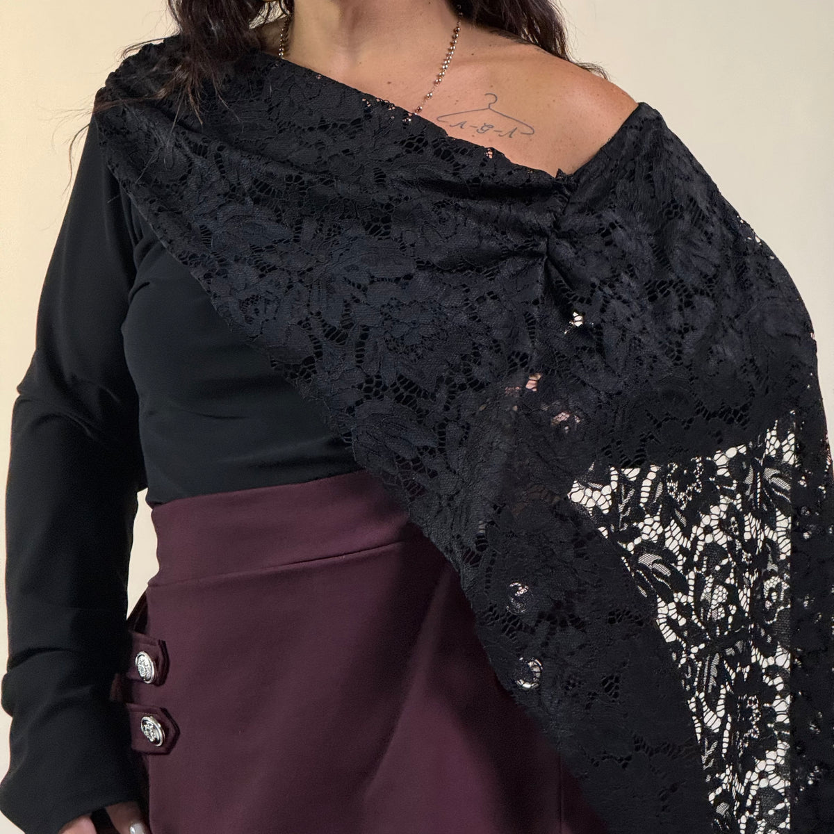 Maglia con Stola Laterale in Pizzo