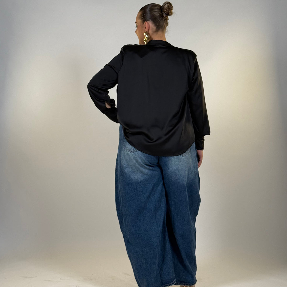 Jeans curvy con elastico posteriore e pieghe