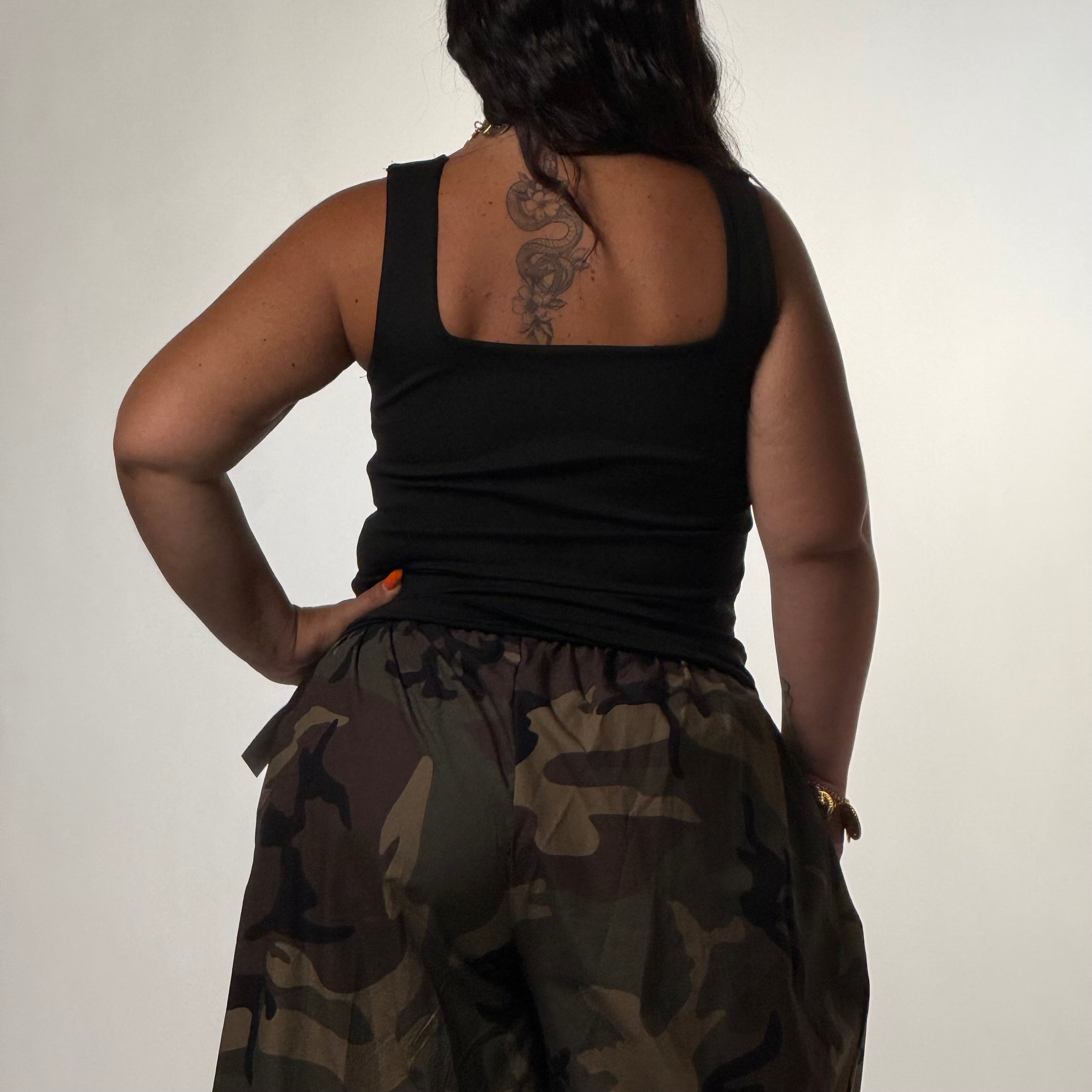 Top modellante curvy corto