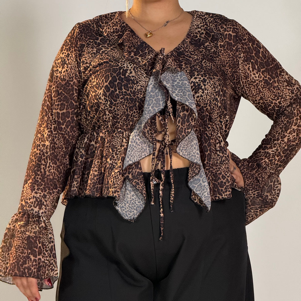 Blusa Animalier con Volant
