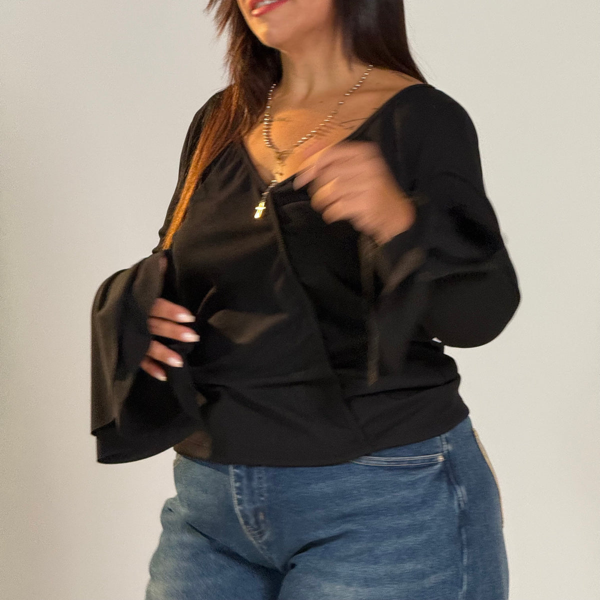 🖤 Maglia con Taglio Obliquo e Maniche a Sbuffo