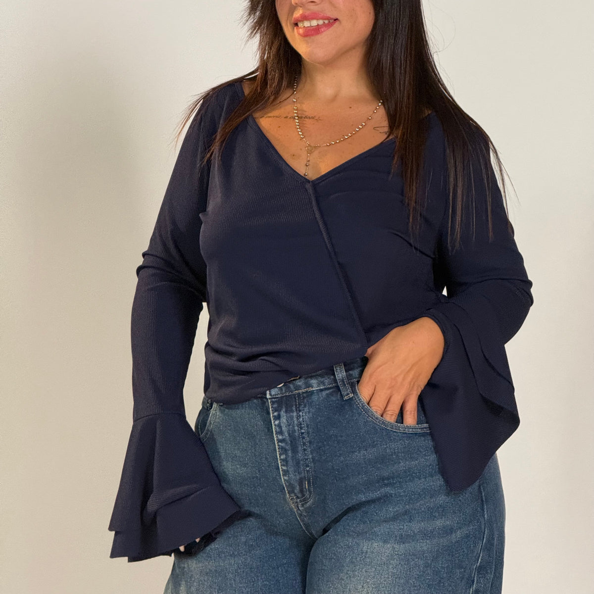 🖤 Maglia con Taglio Obliquo e Maniche a Sbuffo