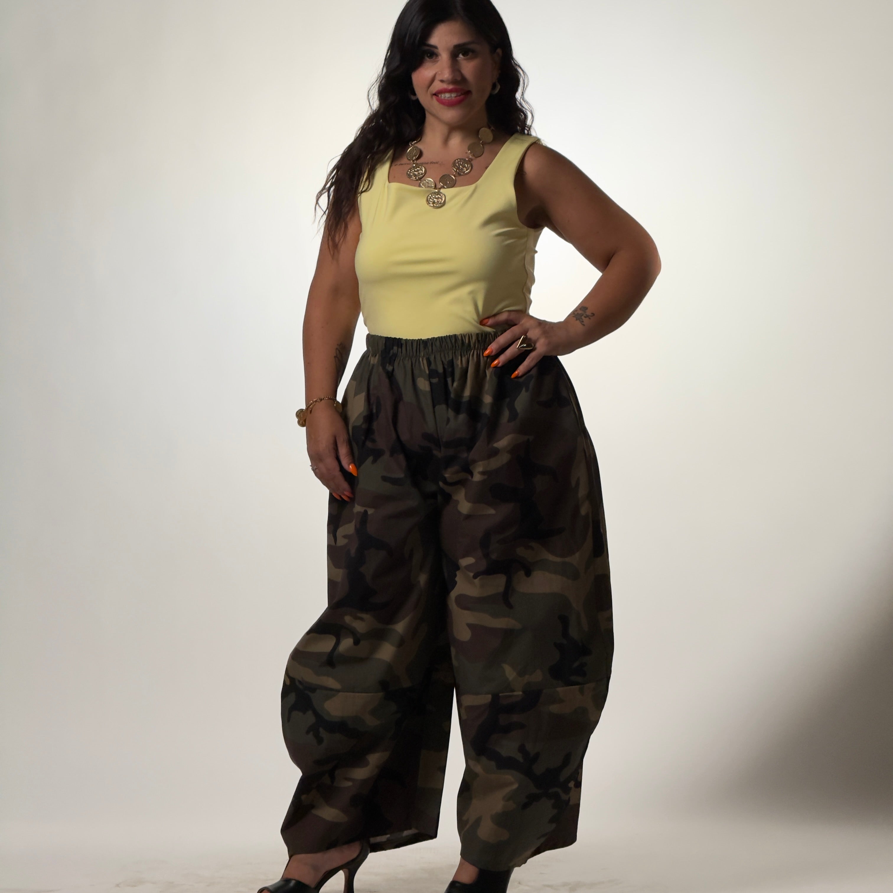 Top modellante curvy corto