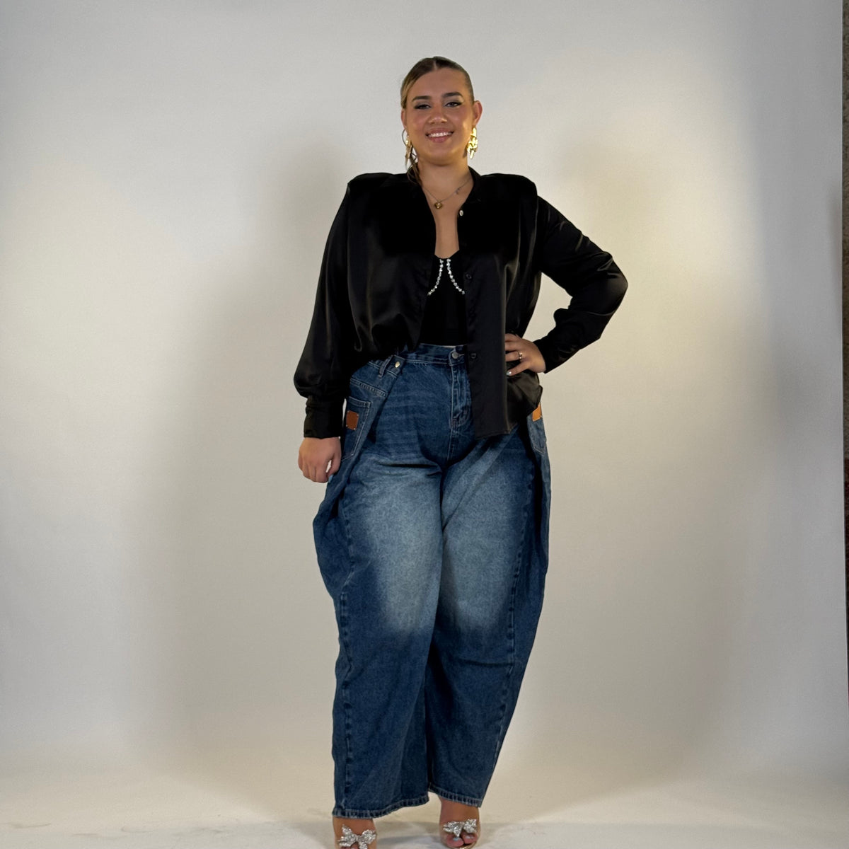 Jeans curvy con elastico posteriore e pieghe